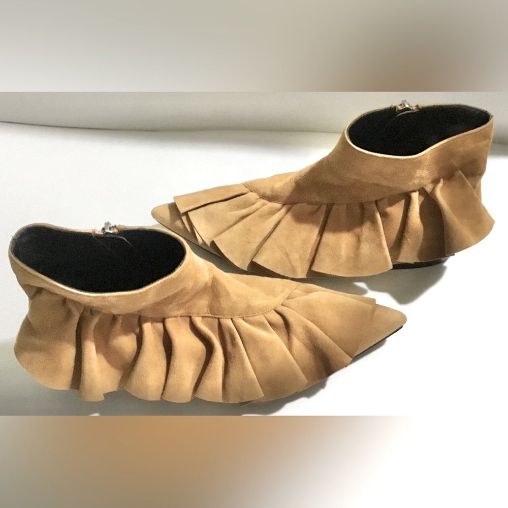 Unique Designer J.W. Anderson 🇮🇹 Ruffle Suede Ankle Booties - Picture 3 of 16